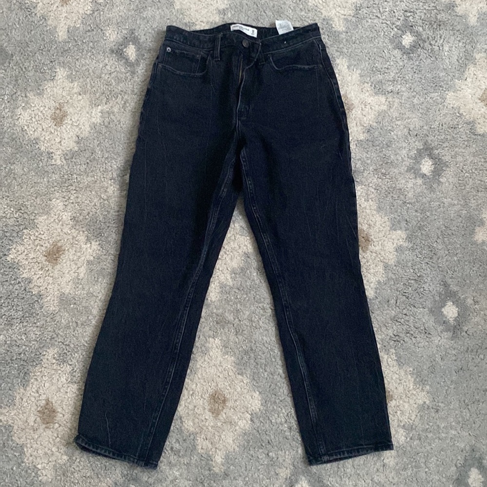 Abercrombie black, high rise mom jeans!